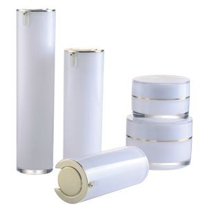 доставчик на акрилни бутилки