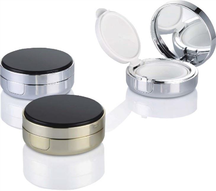 Компактна прахообразна кутия