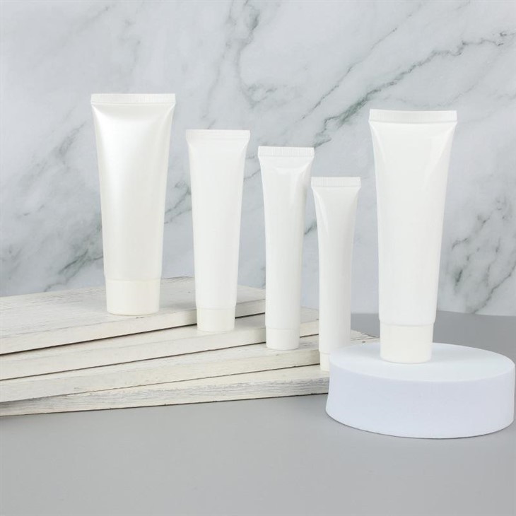 Изстискайте тръбите за козметика